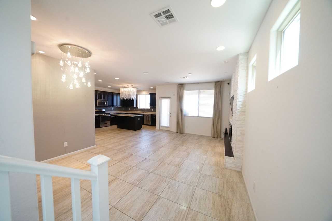880 Cool Aquamarine St - Photo 5 of 34
