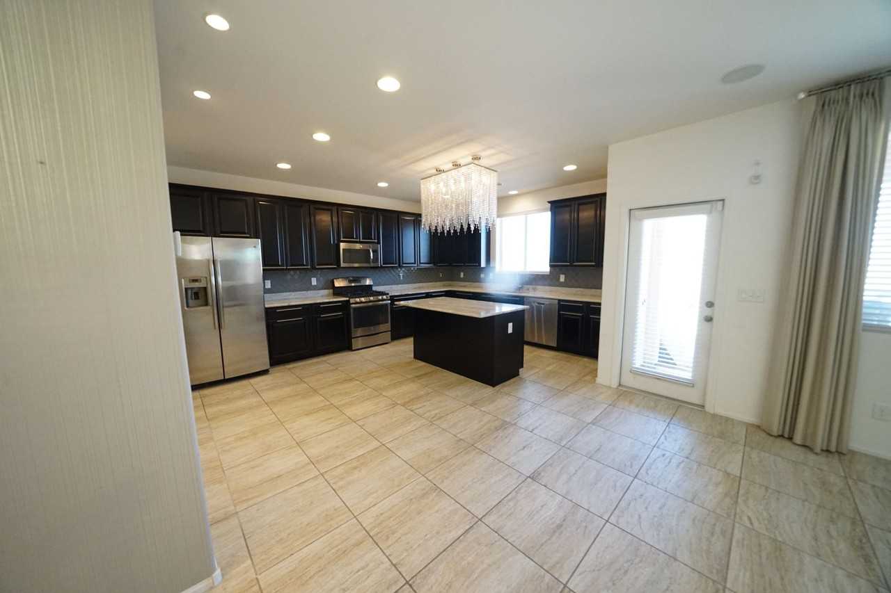 880 Cool Aquamarine St - Photo 6 of 34