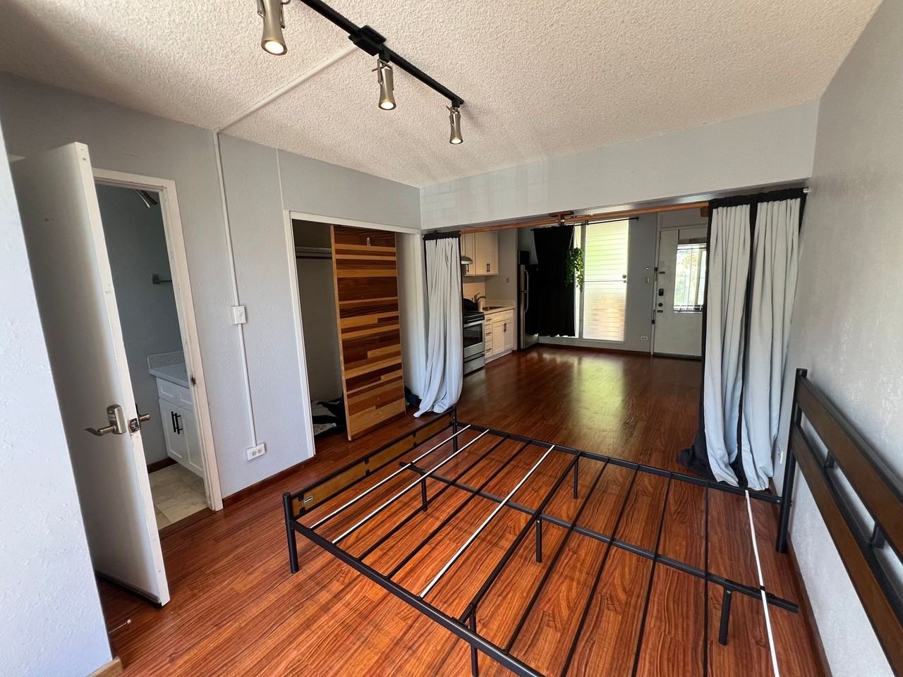 2140 10th Ave ##405 - Photo 3 of 12