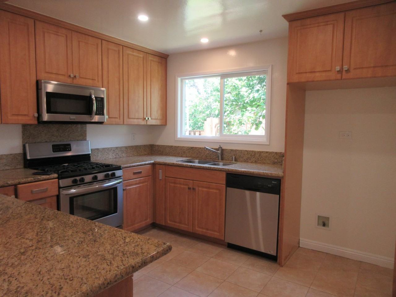 18330 Blackhawk St - Photo 3 of 31