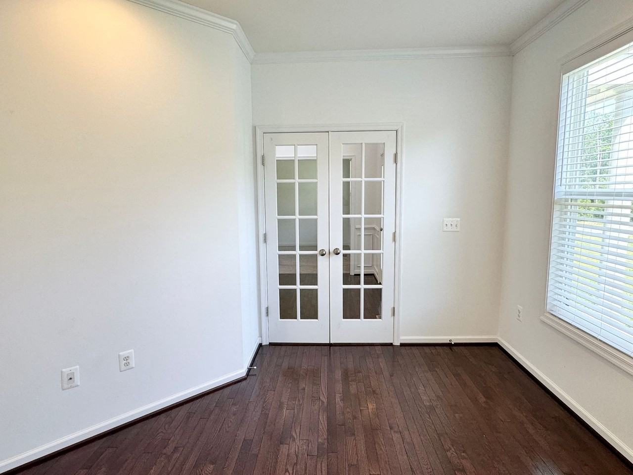 133 Brooke Point Court - Photo 5 of 48