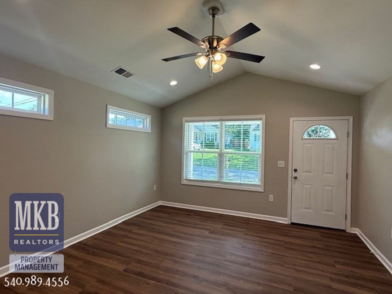 1608 24th St Ne - Photo 3 of 14