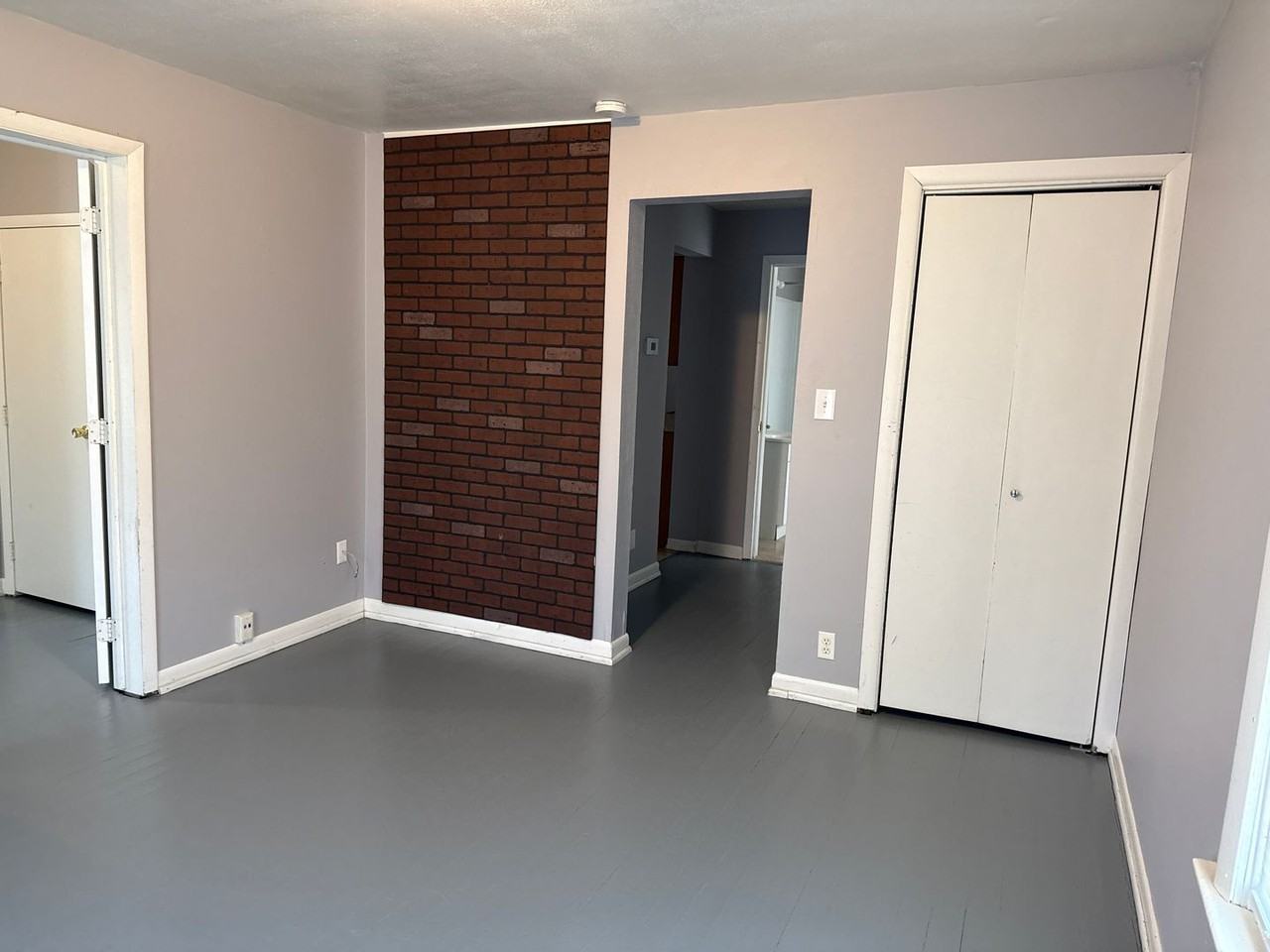 224 W Allen St - Photo 3 of 12