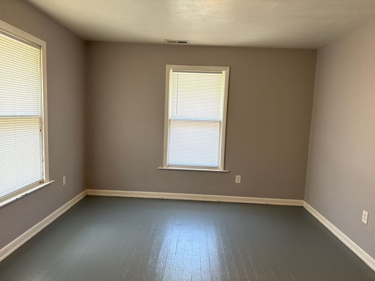 224 W Allen St - Photo 4 of 12