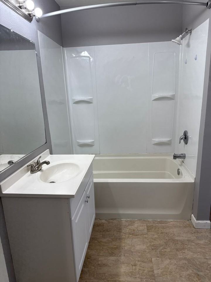 224 W Allen St - Photo 5 of 12