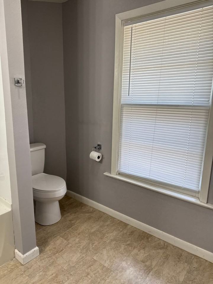 224 W Allen St - Photo 6 of 12