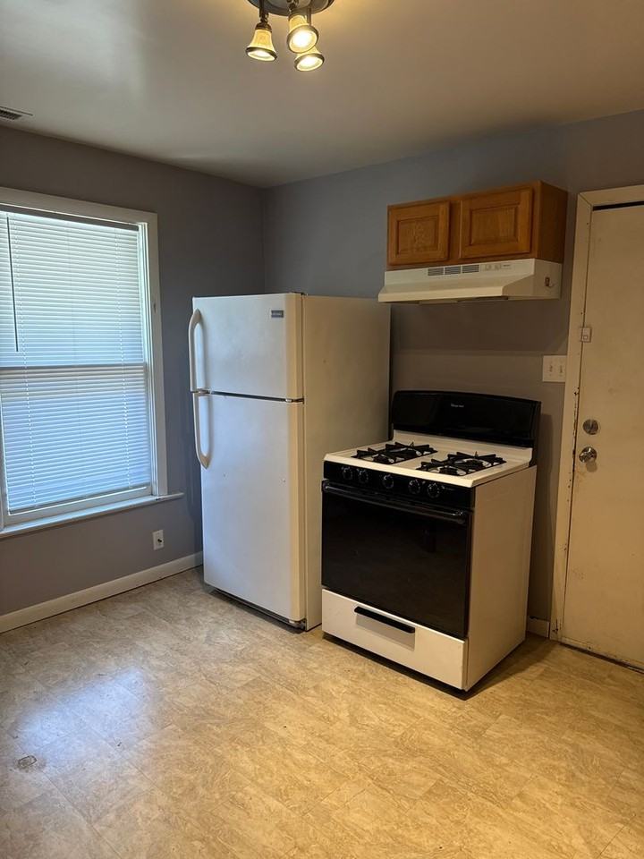 224 W Allen St - Photo 7 of 12