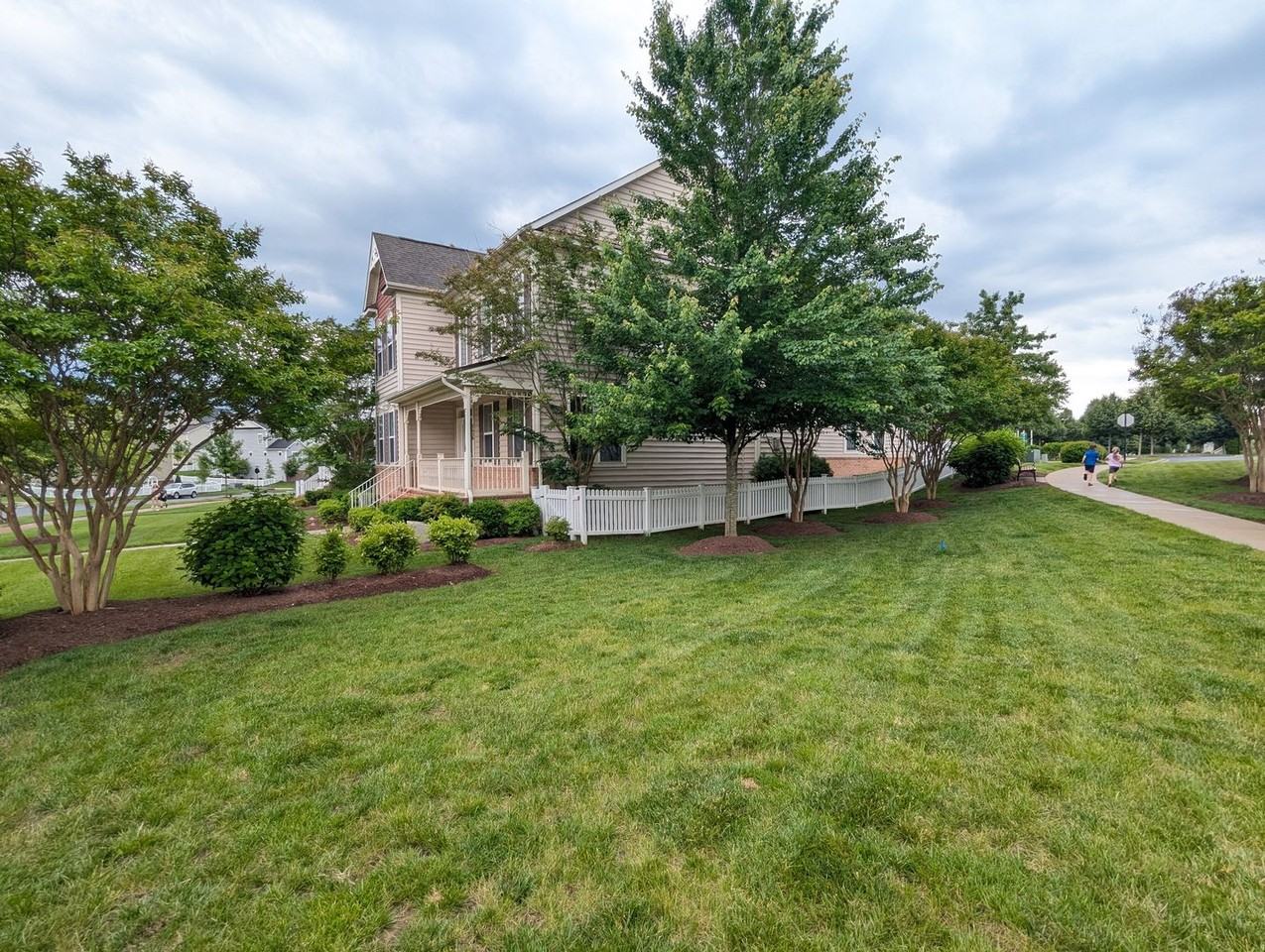 726 Potomac View Pkwy - Photo 3 of 50