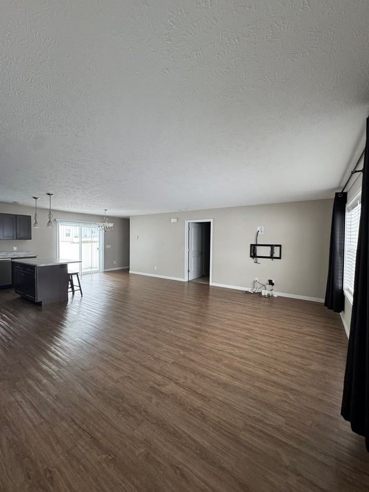 5085 Liberty Dr - Photo 3 of 28