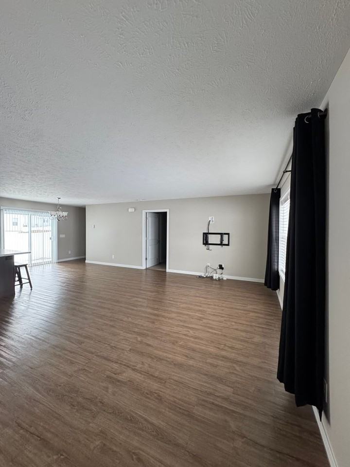 5085 Liberty Dr - Photo 3 of 28