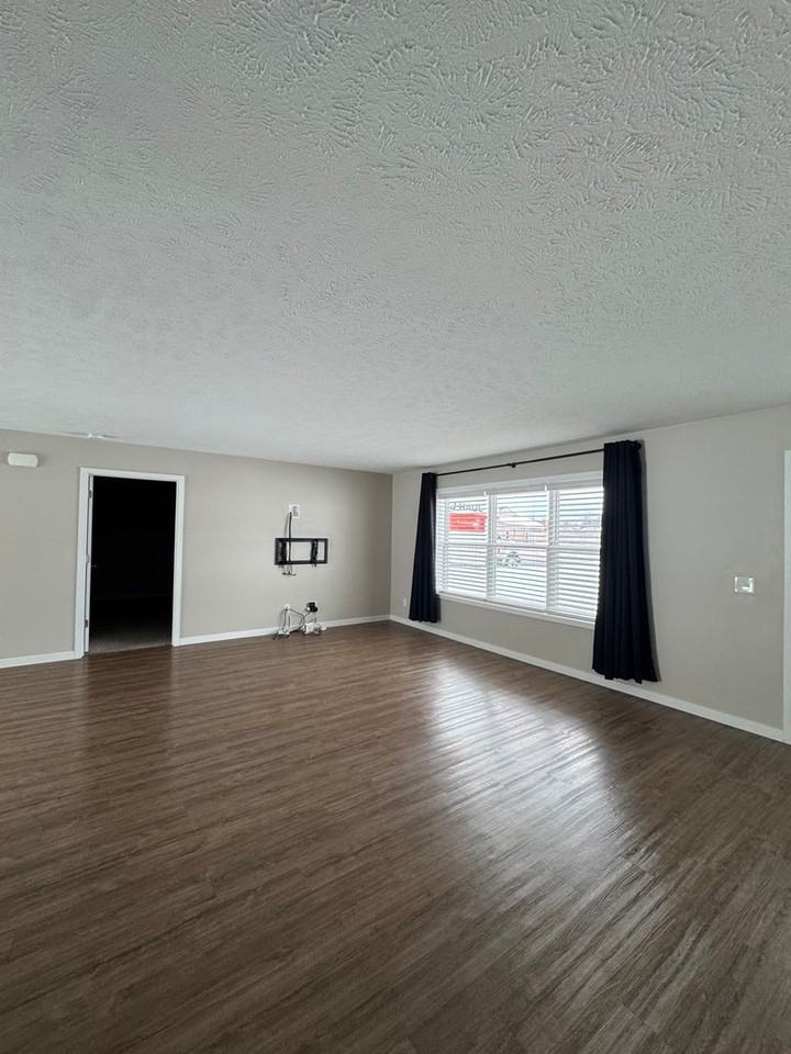 5085 Liberty Dr - Photo 4 of 28