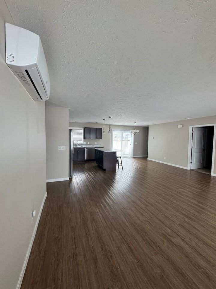 5085 Liberty Dr - Photo 5 of 28