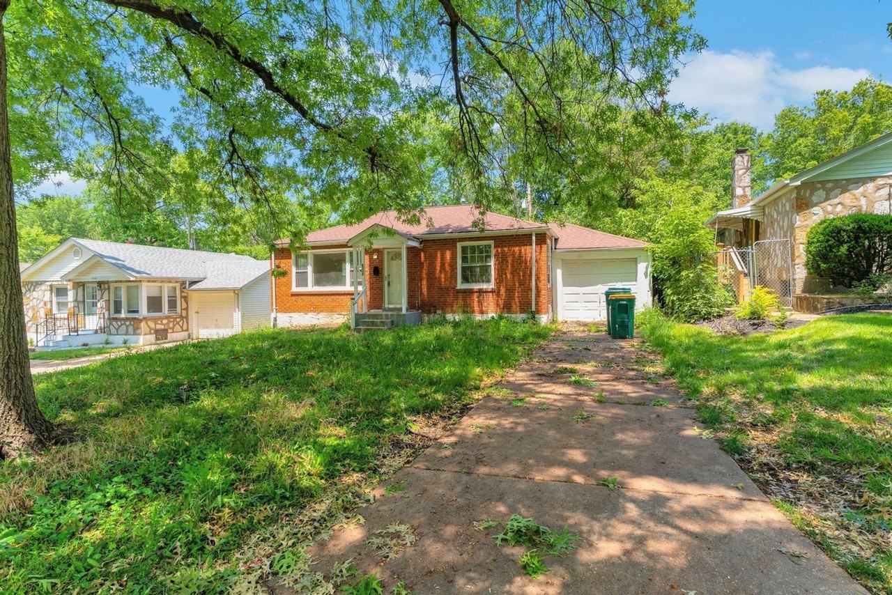 8135 Bloom Dr - Photo 2 of 31