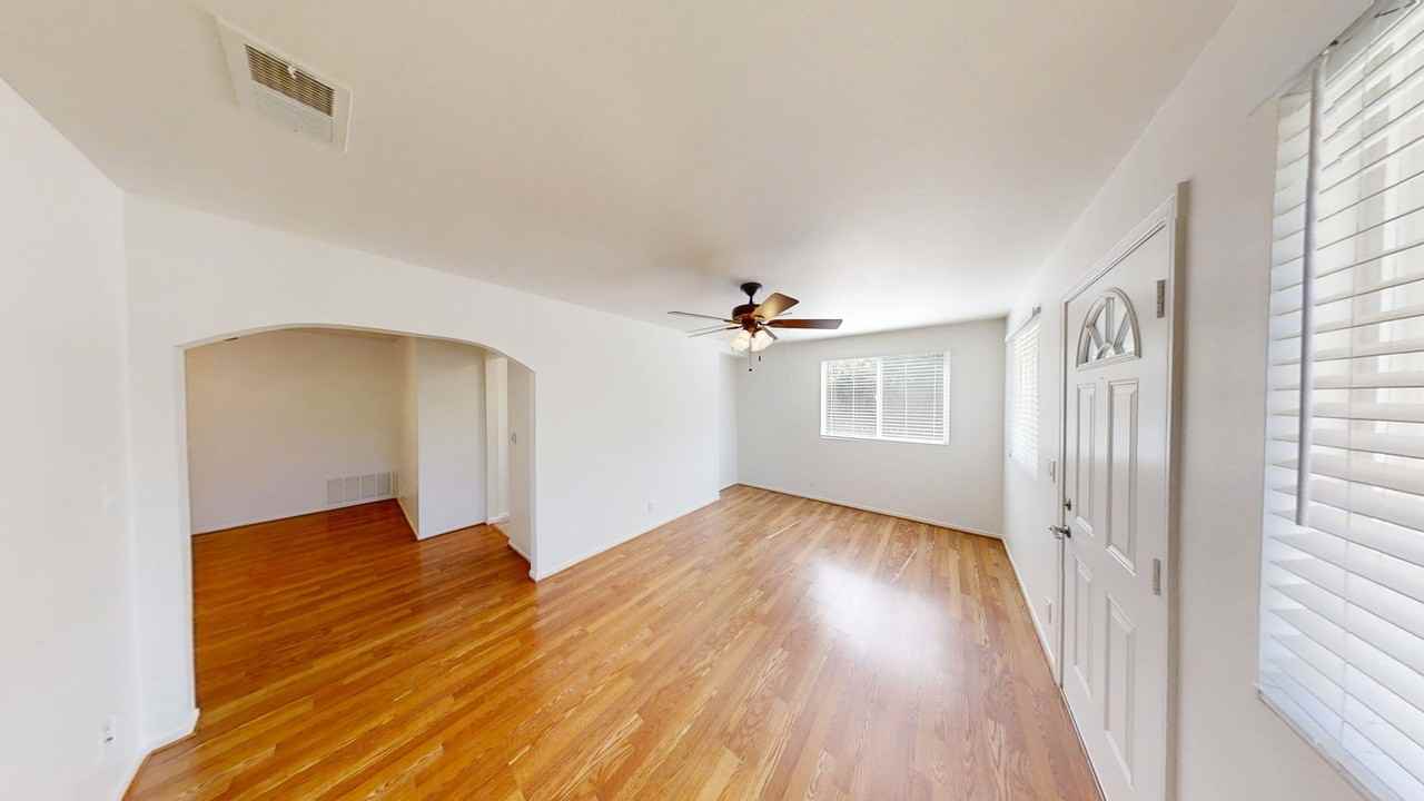 318 Marian Way - Photo 5 of 16