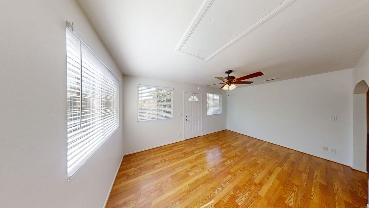 318 Marian Way - Photo 6 of 16