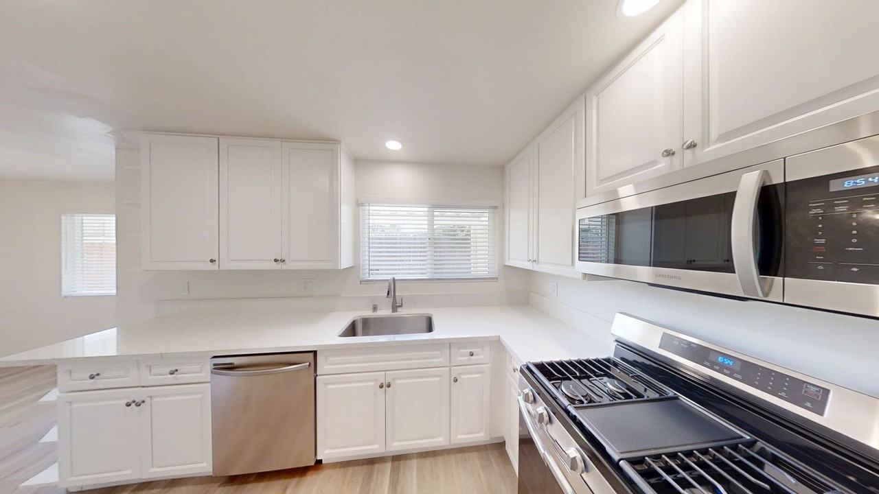 318 Marian Way - Photo 7 of 16