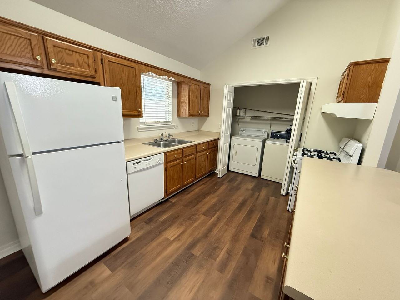 202 Wilson Cv - Photo 4 of 16