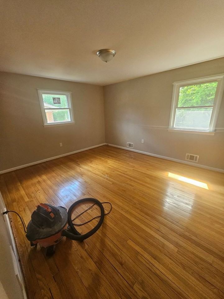 9511 Pin Oak St - Photo 4 of 8