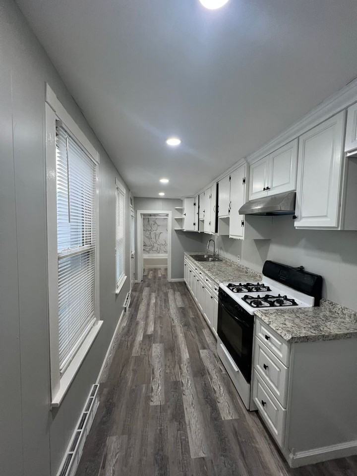 1222 Muhlenberg St - Photo 2 of 6