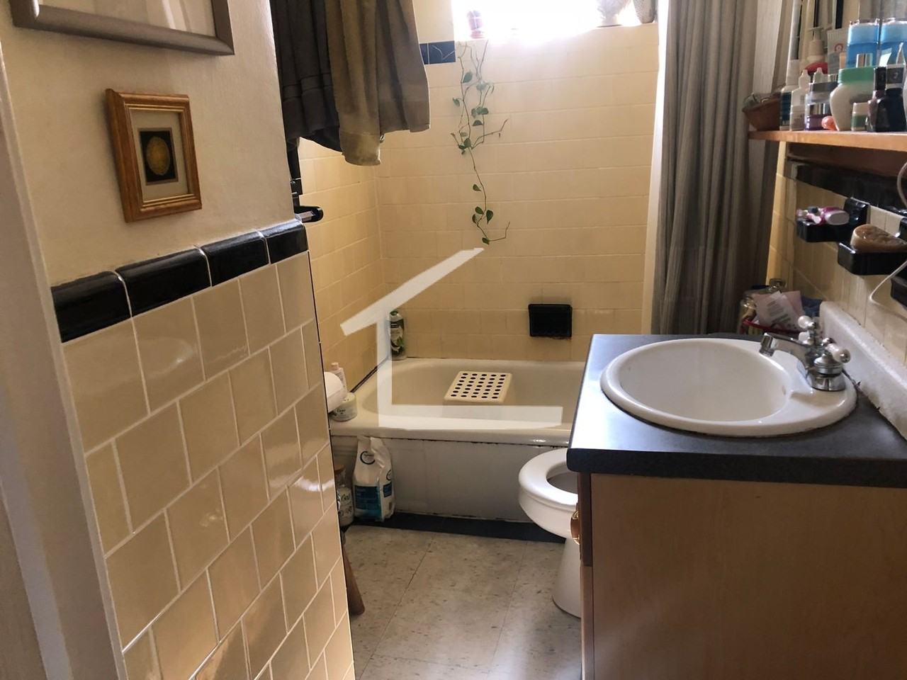 24 Brock St - Photo 4 of 6