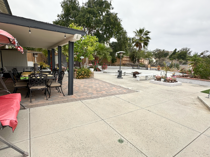 1511 Seabrook Ln - Photo 6 of 8