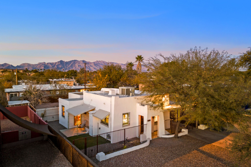 1905 E 9th St - Photo 3 of 20