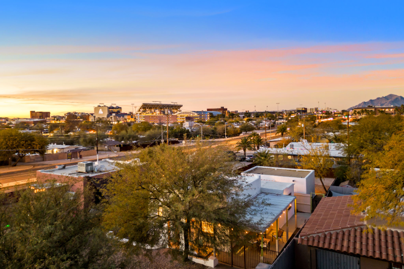 1905 E 9th St - Photo 4 of 20