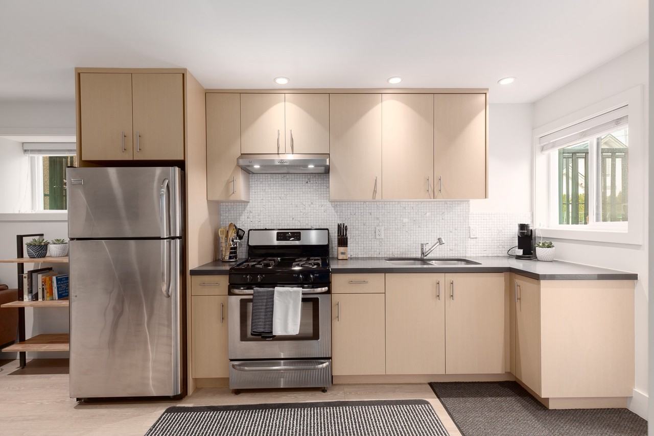 E 28th Ave - Photo 6 of 10