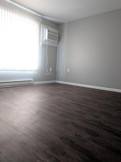 904 Baker Street - Photo 2 of 6