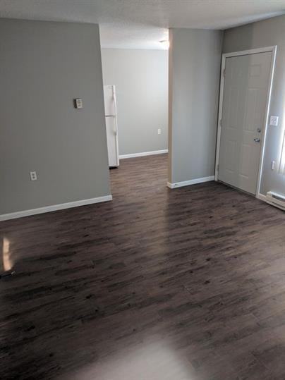 904 Baker Street - Photo 3 of 6