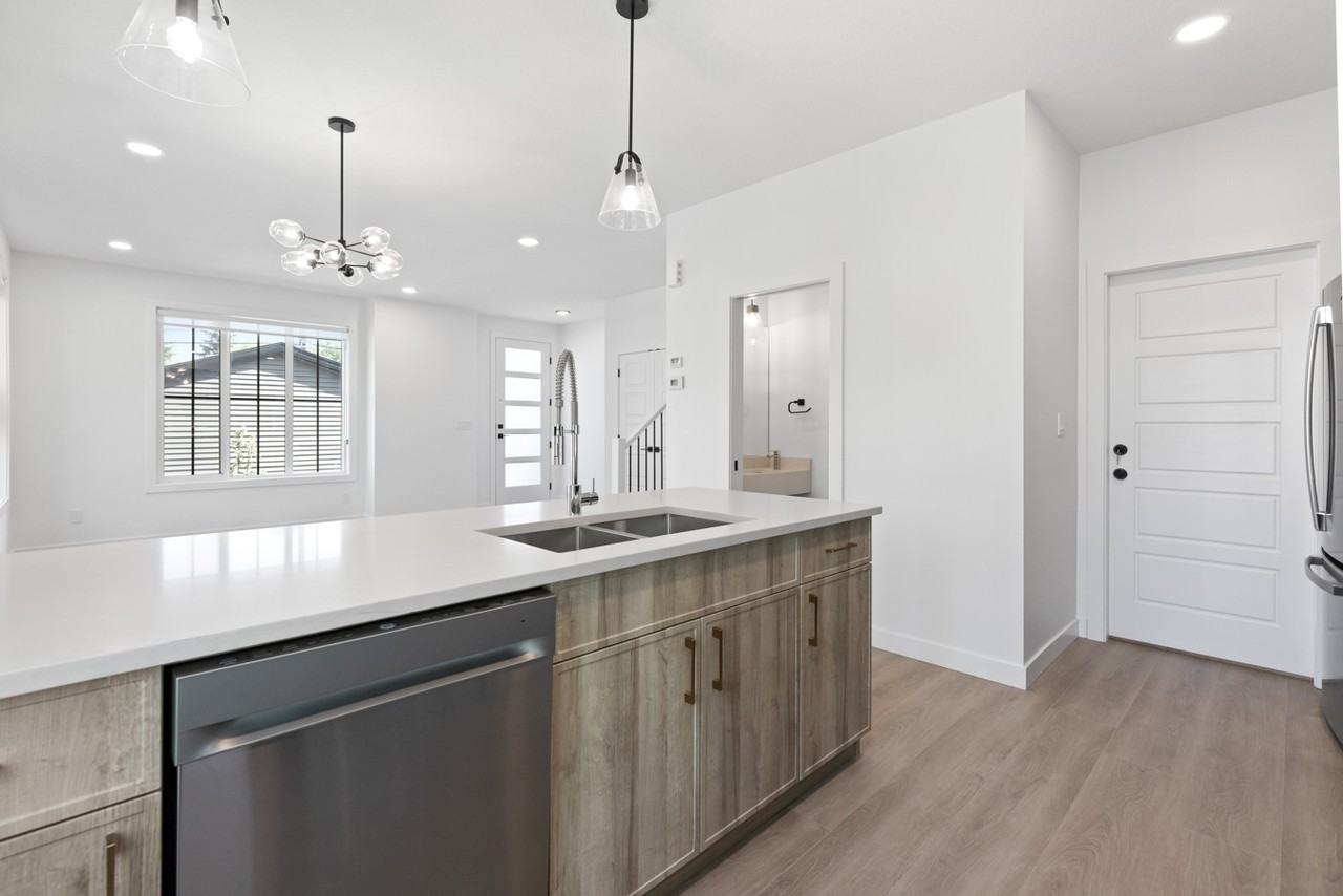 8305 87 St Nw - Photo 6 of 28