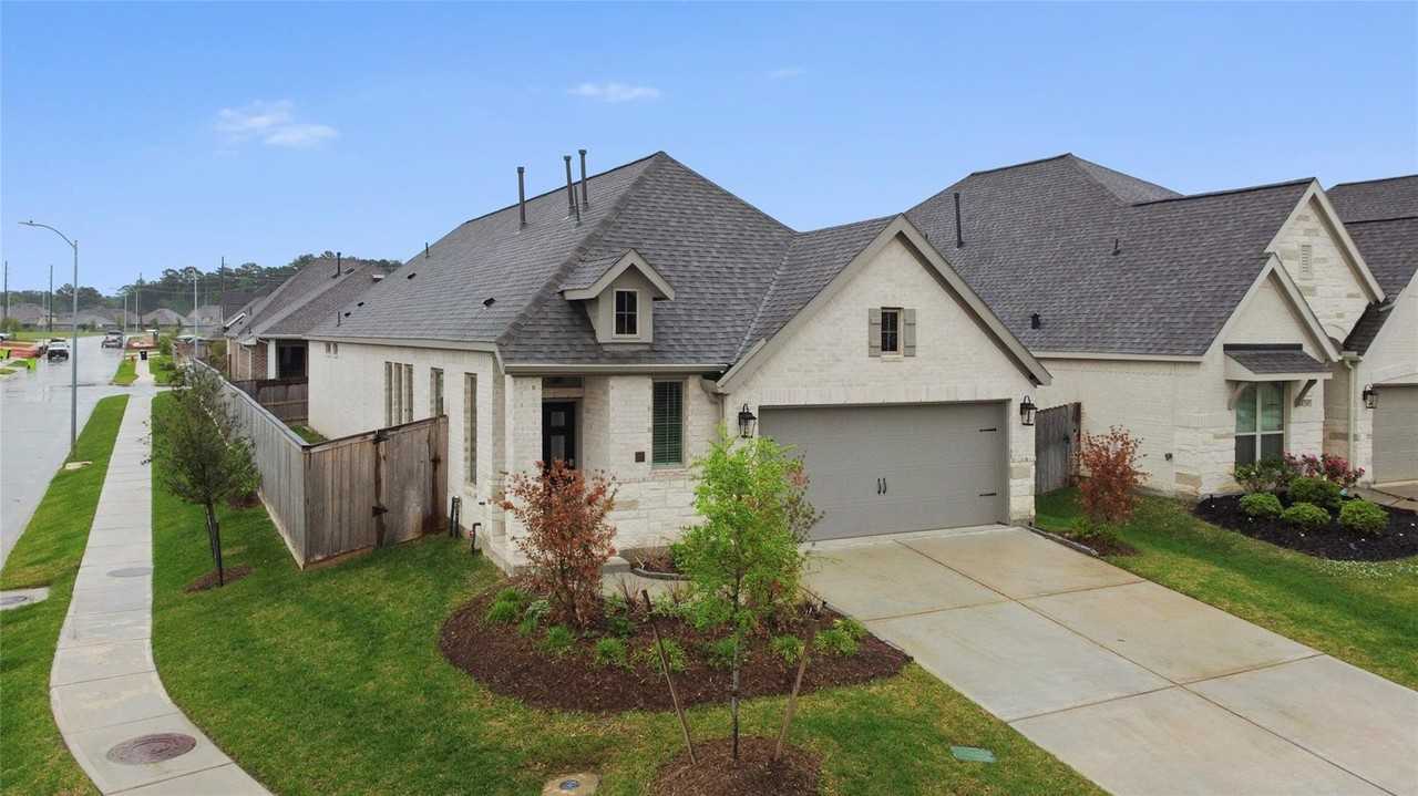 1354 Lakeside Creek Road - Photo 2 of 26