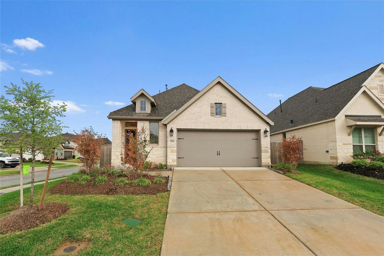 1354 Lakeside Creek Road - Photo 3 of 26