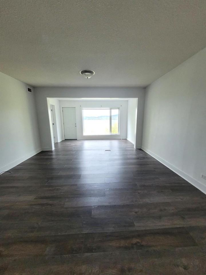 916 - 916 1st Avenue West - 916b - Photo 3 of 10