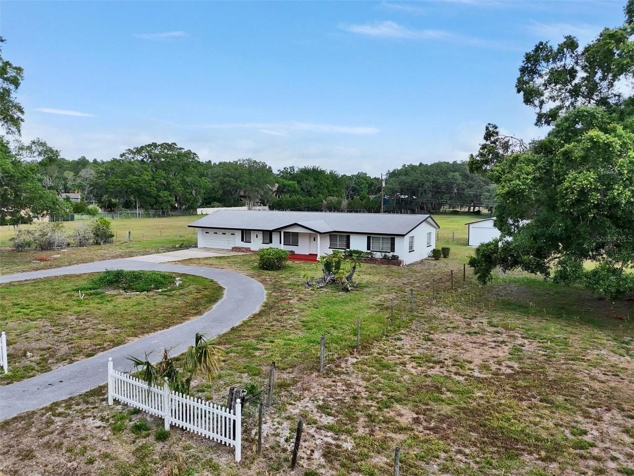 3741 Keystone Rd - Photo 6 of 32