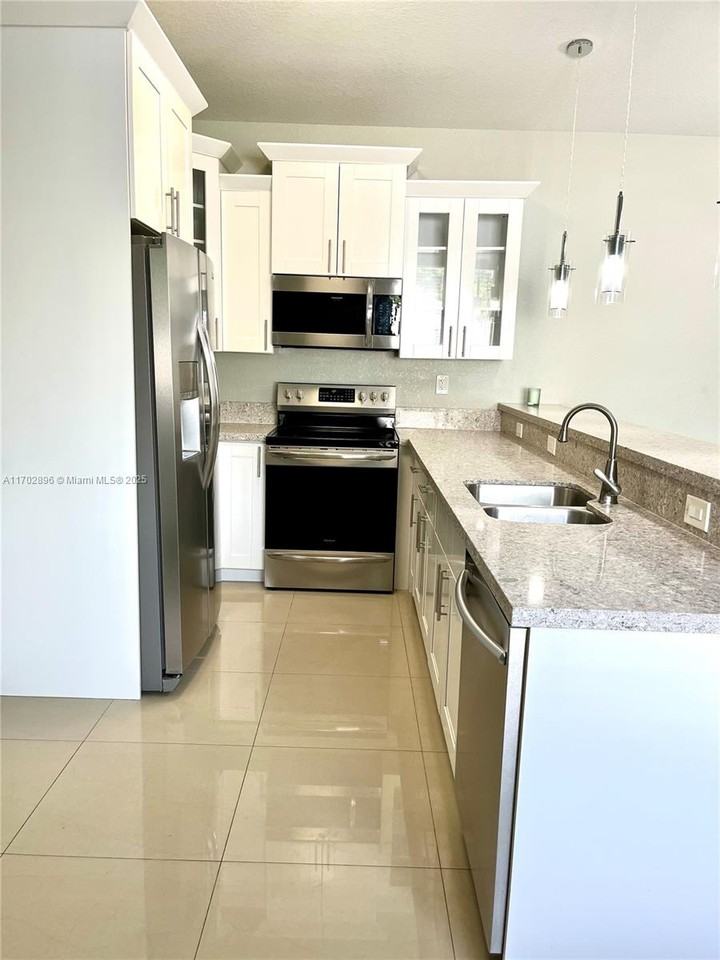 1125 Nw 2nd Ave #1125A - Photo 3 of 8