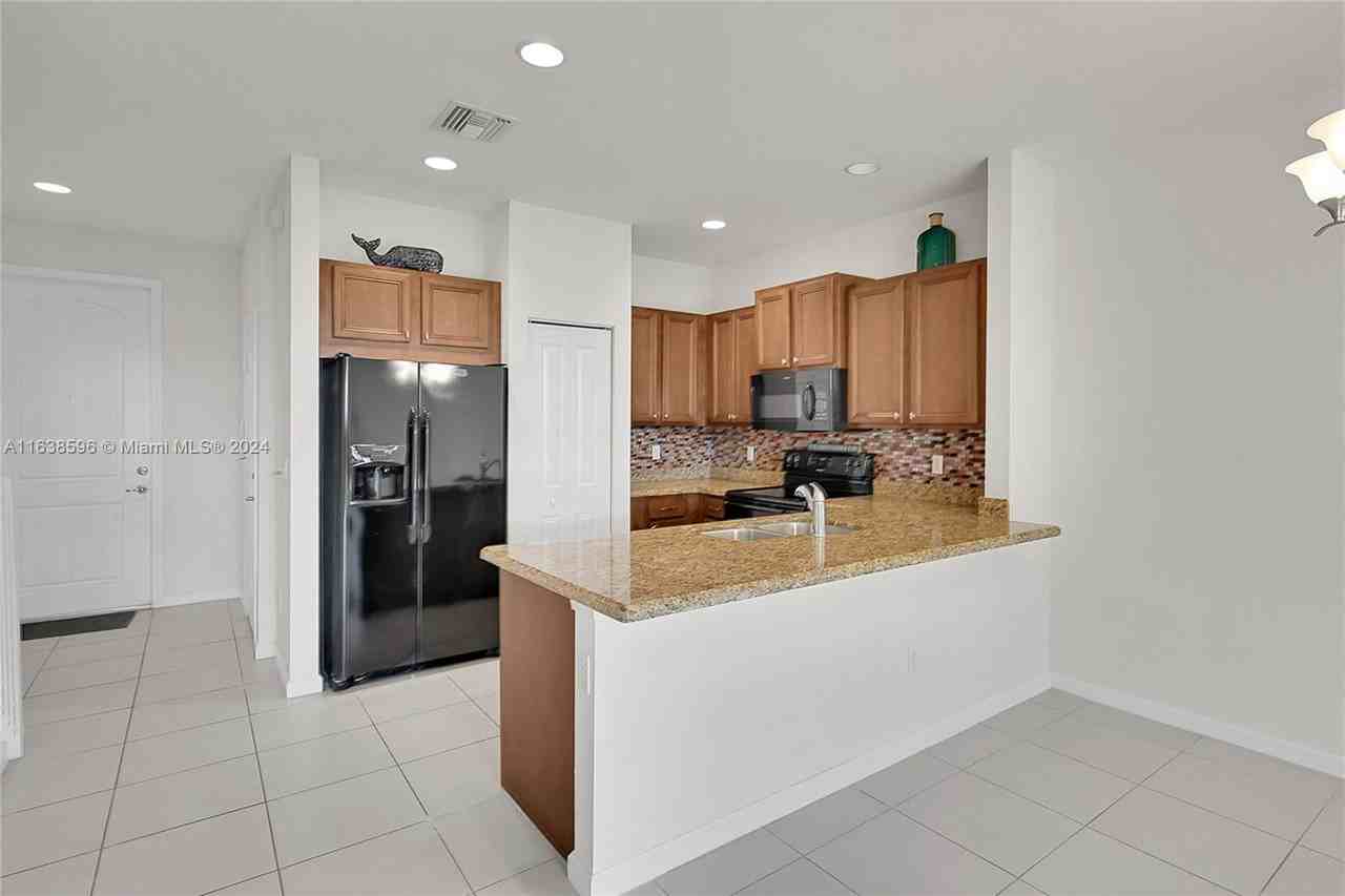 4204 N Dixie Hwy #4204D - Photo 3 of 8