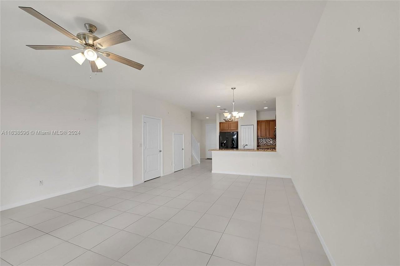 4204 N Dixie Hwy #4204D - Photo 6 of 8