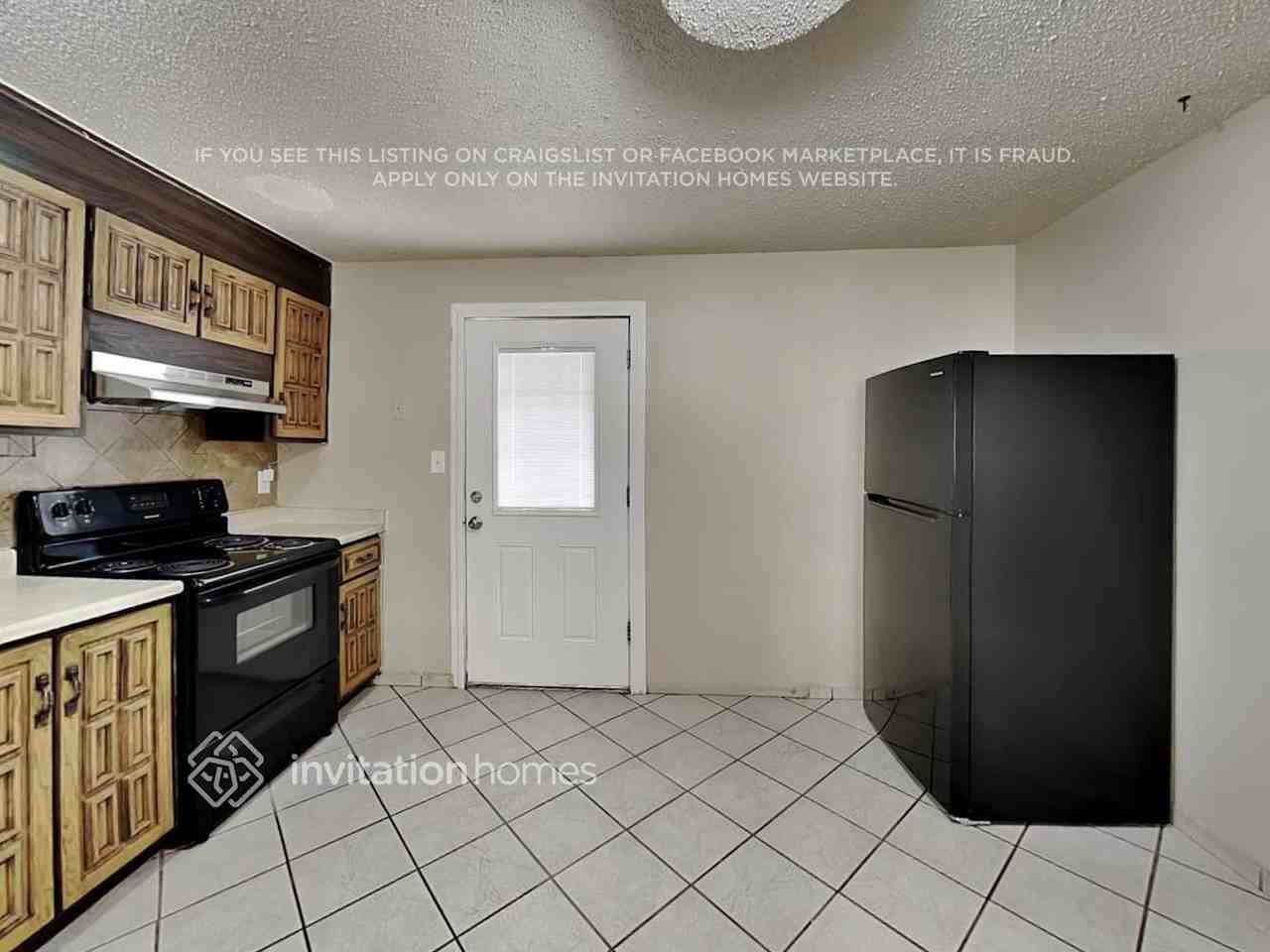 4651 N 79th Dr - Photo 7 of 18