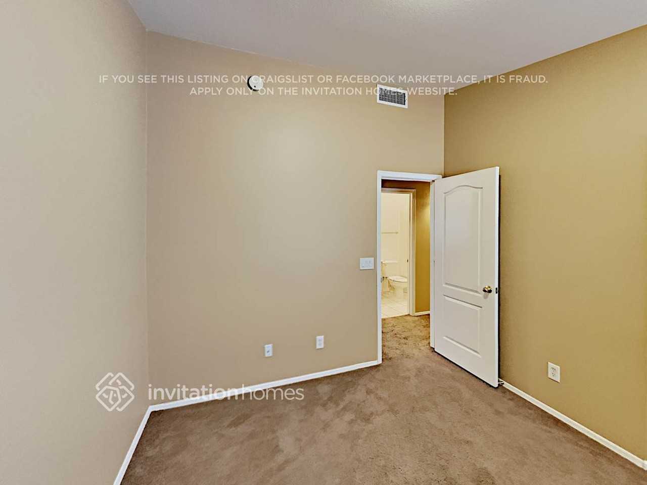 9832 E Olla Ave - Photo 7 of 17