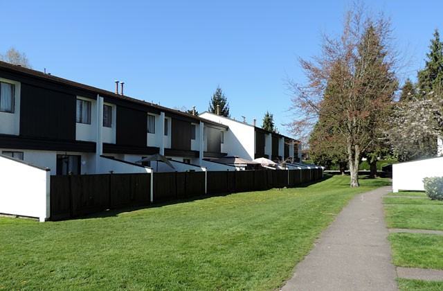 Riverside Gardens Townhouses - Photo 3 of 16