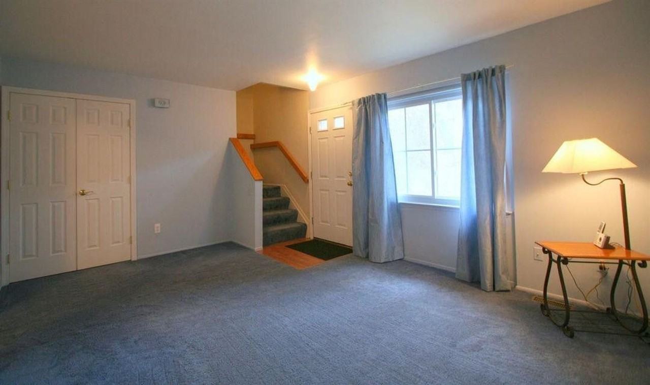 519 Long Shore Dr #B - Photo 3 of 10