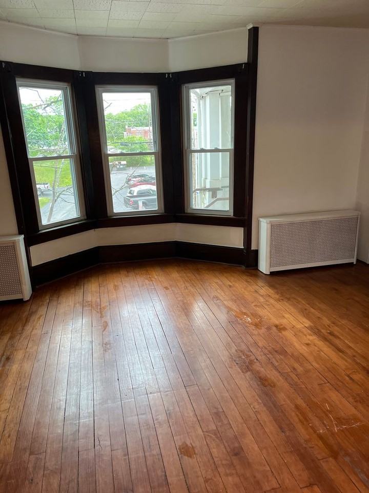 22 Raymond Ave - Photo 2 of 11