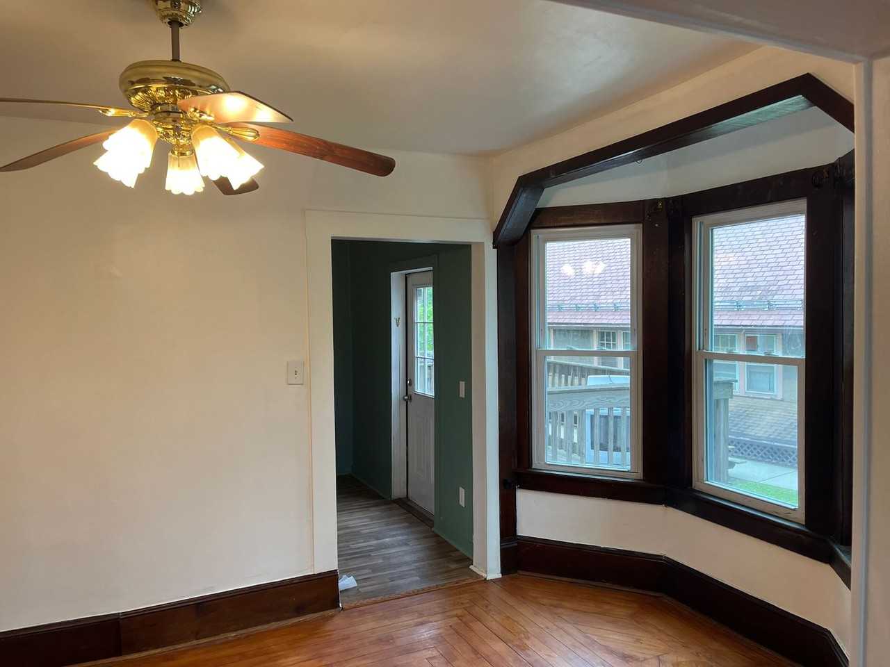 22 Raymond Ave - Photo 3 of 11