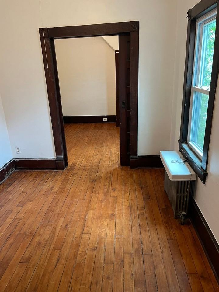 22 Raymond Ave - Photo 7 of 11