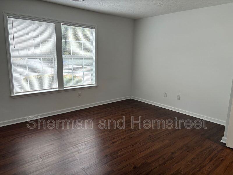 3600 London Ct #3600-101 - Photo 2 of 9