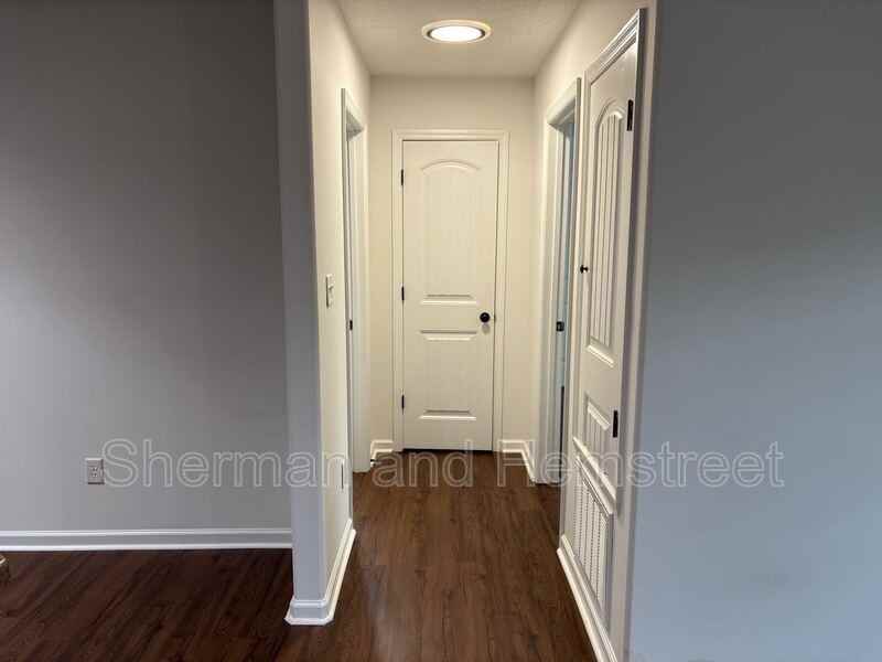 3600 London Ct #3600-101 - Photo 5 of 9