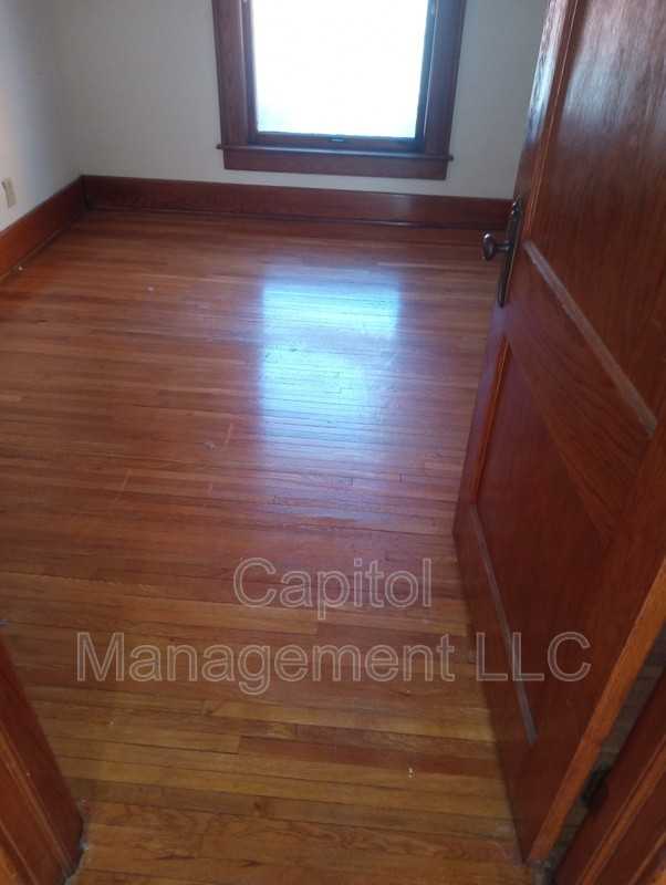 605 S Grand Ave #2 - Photo 3 of 10