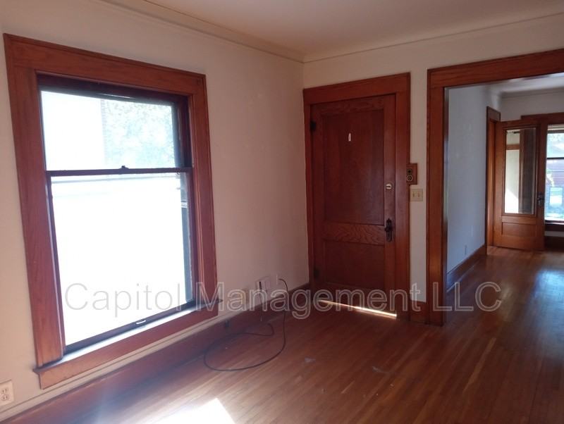 605 S Grand Ave #2 - Photo 5 of 10