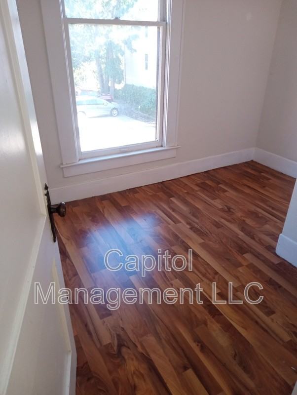 605 S Grand Ave #2 - Photo 7 of 10